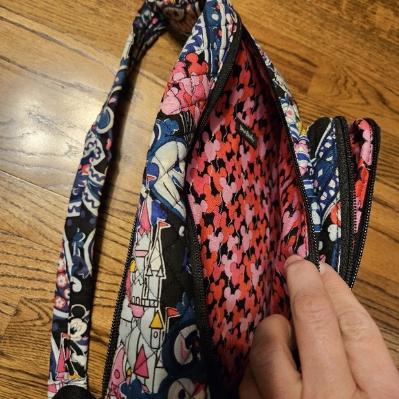 Disney Vera Bradley sling bag Mickeys celebration - Picture 4 of 9